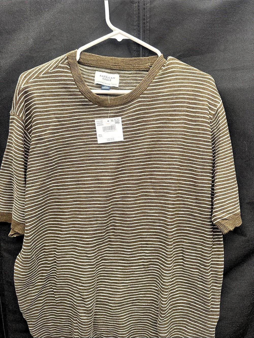 American Eagle Striped Short Sleeve Tee in Olive green & White Size Large NWT